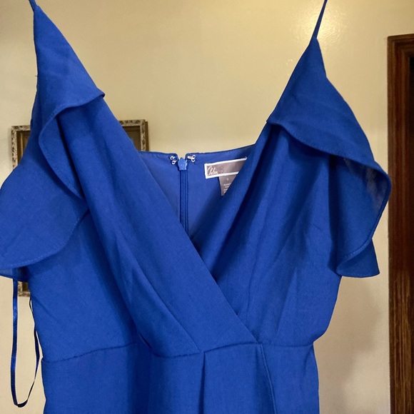 Extremely flattering midi size 0 wedding guest dress - Picture 2 of 4